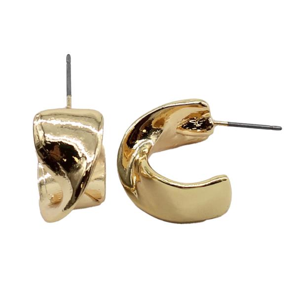 BENT METAL OPEN HOOP EARRING