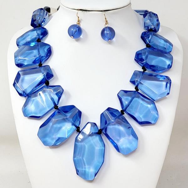 CHUNKY BEADED NECKLACE