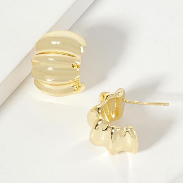 RUFFLE METAL HOOP EARRING