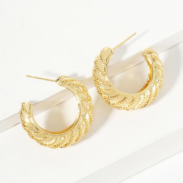 TEXTURED OPEN HOOP METAL EARRING