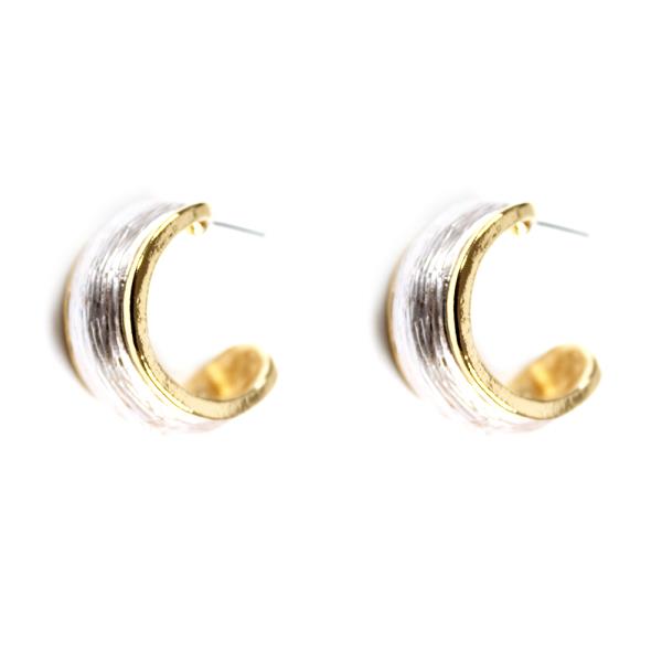 LINED OPEN CIRCLE EARRING