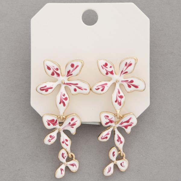 TRIPLE FLOWER DANGLE EARRING