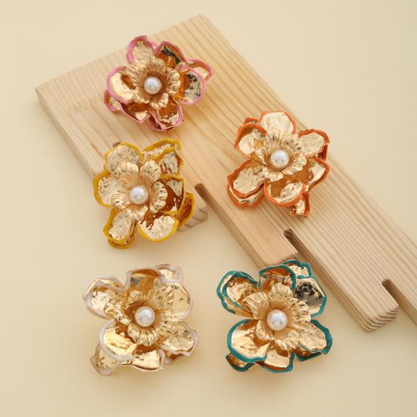 FLOWER EDGE FLOWER PEARL BEAD EARRING