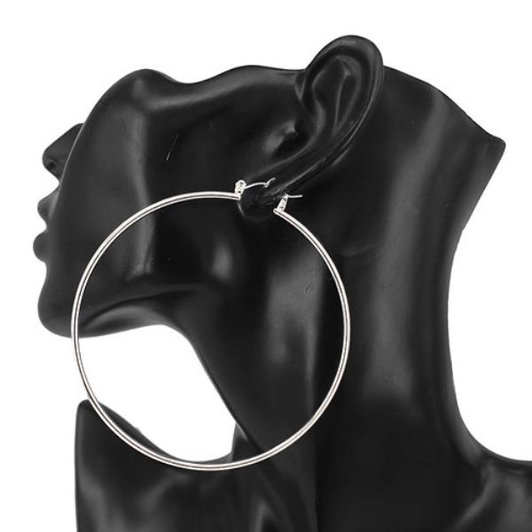 OVERSIZED METAL HOOP EARRING