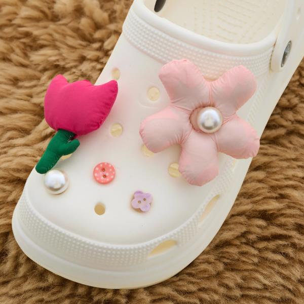 PUFFY FLOWER SHOE CHARM