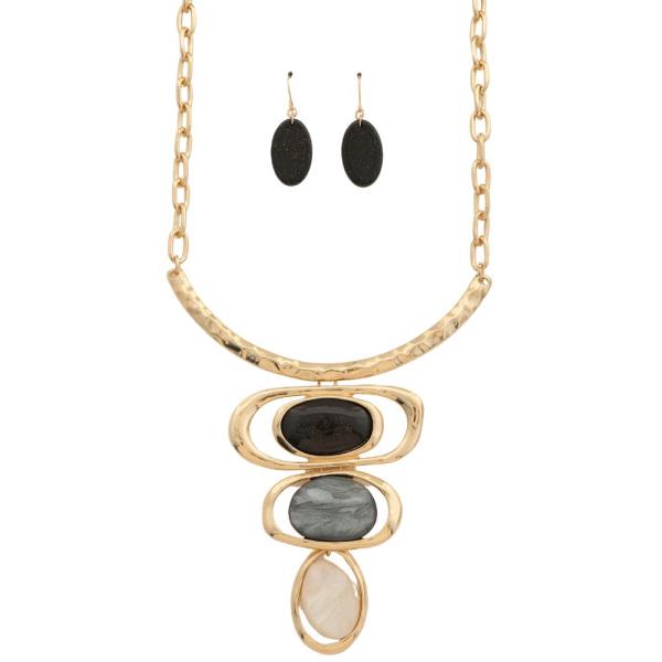 OVAL METAL METAL NECKLACE