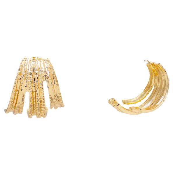 TEXTURED CURVE METAL EARRING