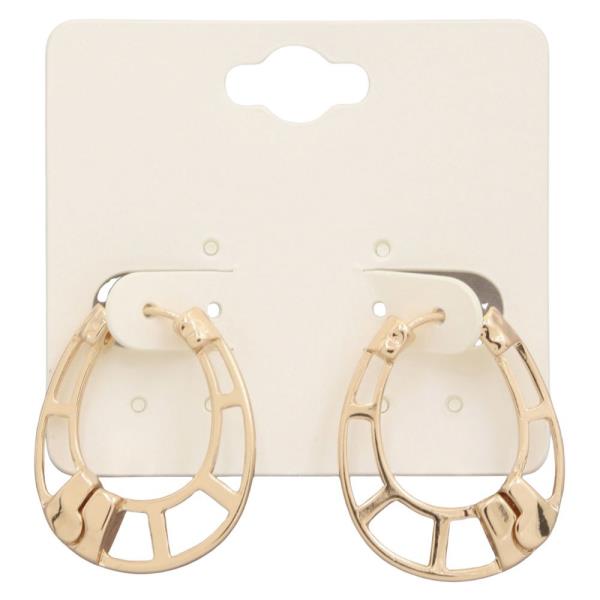 METAL EARRING