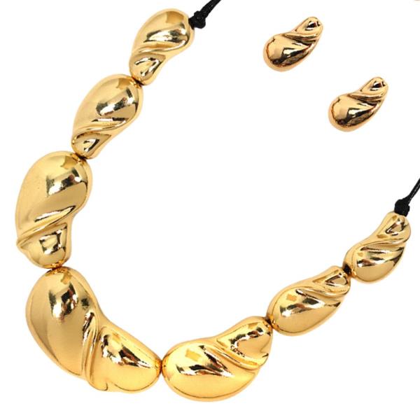 METAL NECKLACE