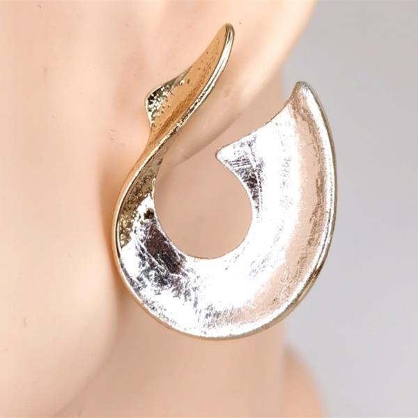 TWO TONE LOOP METAL EARRING
