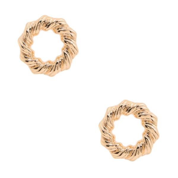 TEXTURED ROUND METAL EARRING