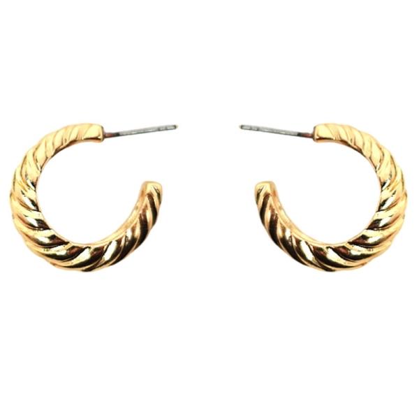 TEXTURED HOOP EARRING