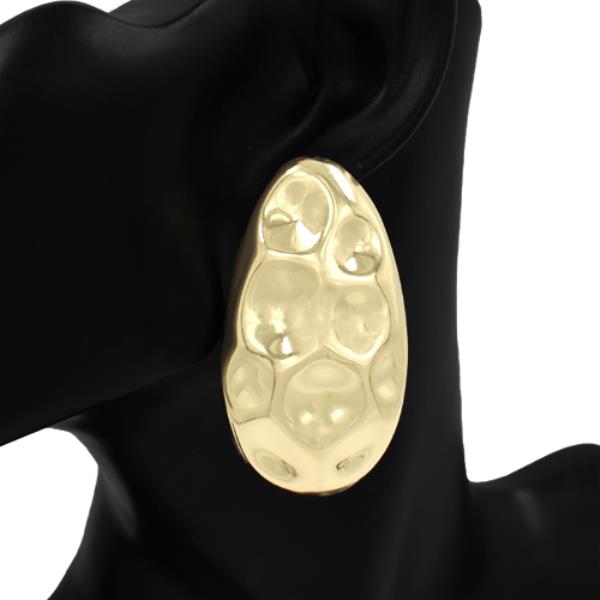 METAL HAMMERED OVAL STATEMENT STUD EARRING