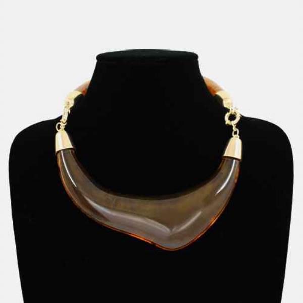 RESIN CURVED STATEMENT NECKLACE