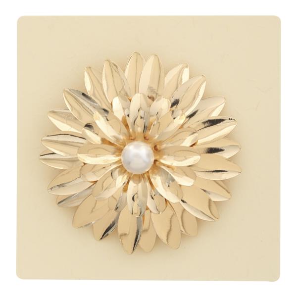 VITAGE STYLE METAL FLOWER PEARL CENTER BROOCH