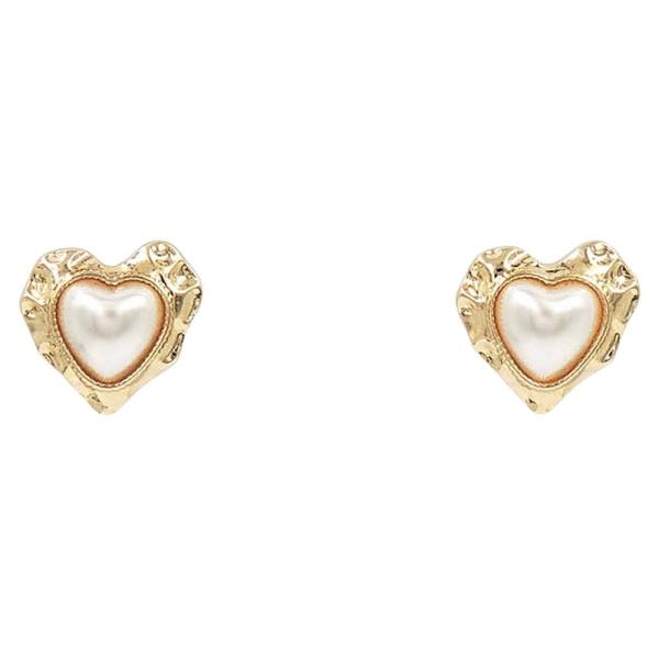 TEXTURE PEARL HEART STUD EARRING