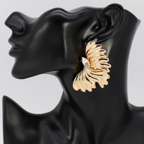 TEXTURED WING W/ STONE EARRING