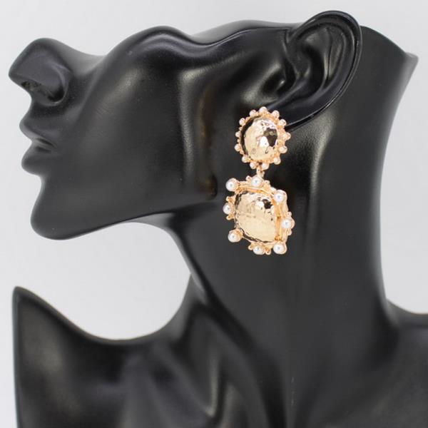 DOUBLE METAL  ROUND LINK PEARL DROP EARRING