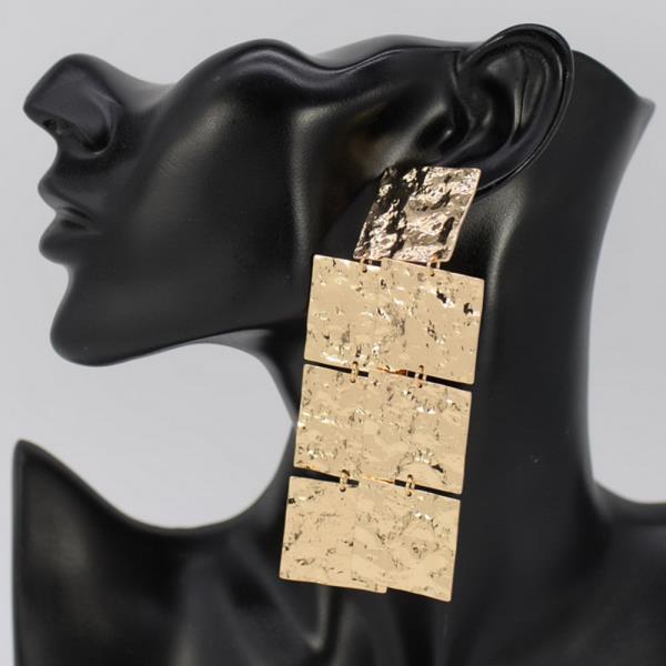 METAL LINK DROP EARRING
