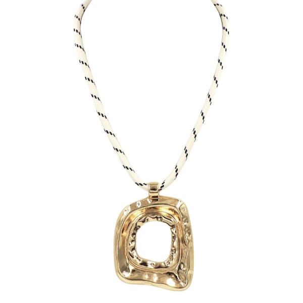ROPE OPEN SQUARE PENDANT NECKLACE