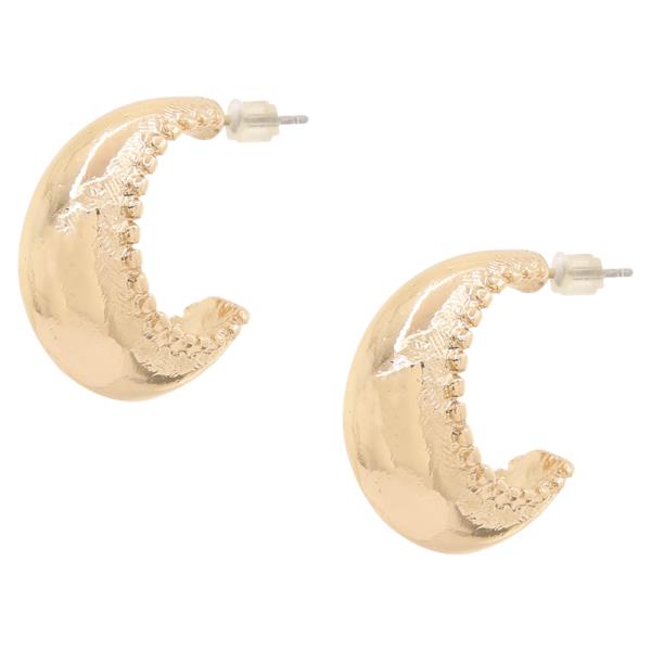 TEXTURED CRESCENT MOON METAL EARRING