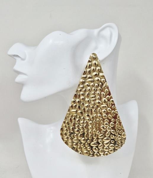 HAMMERED METAL TEARDROP STATEMENT EARRING