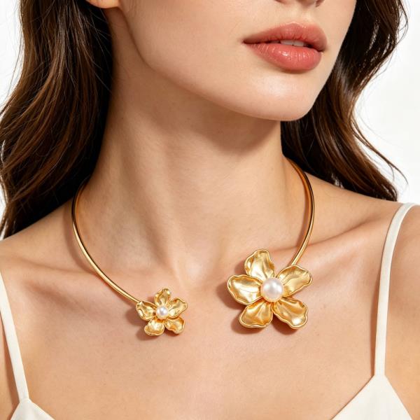 FLOWER PENDANT CHOKER NECKLACE