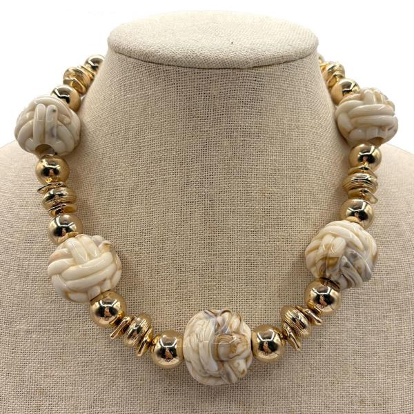 OVERSIZED BEADED METAL MIX NECKLACE