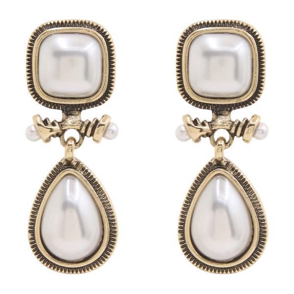 TEXTURED SQUARE TEARDROP PEARL EARRING
