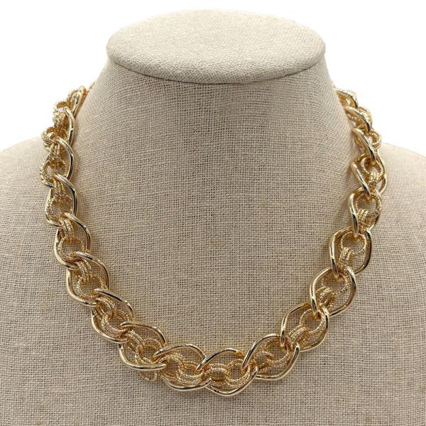 OVAL LINK CHAIN NECKLACE