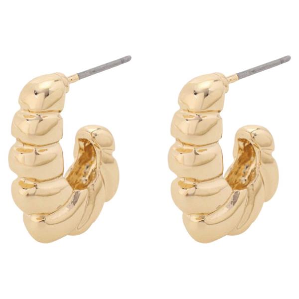 RIBBED CHUNKY HOOP EARRING