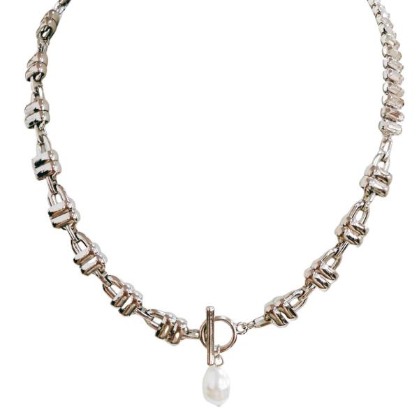 BAGUETTE STONE CHAIN TOGGLE NECKLACE