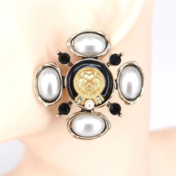 RHINESTONE LION CLUSTER STUD EARRING