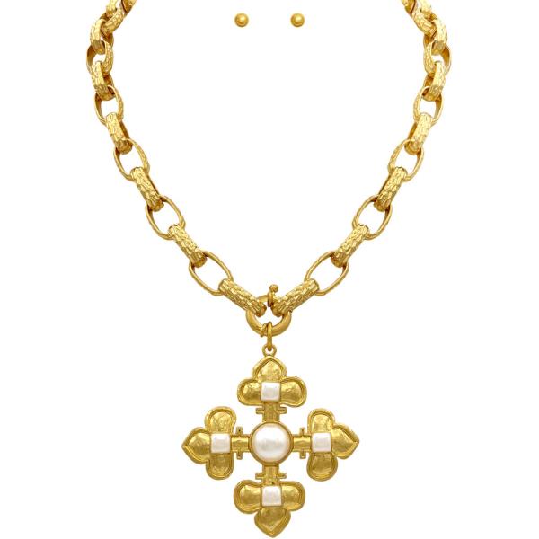 STATEMENT CROSS W STONE NECKLACE