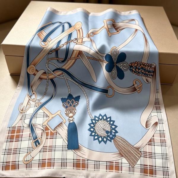 CHAIN PRINT SILKY BANDANA SQUARE NECK SCARF