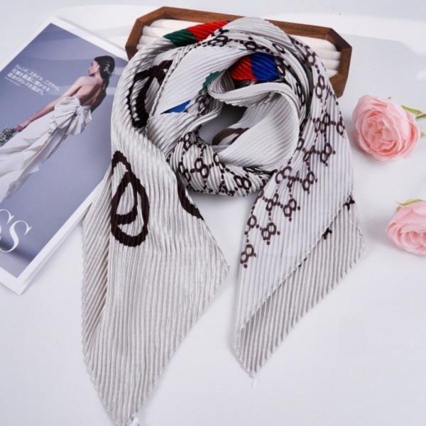 CHAIN PRINT SILKY BANDANA SQUARE NECK SCARF