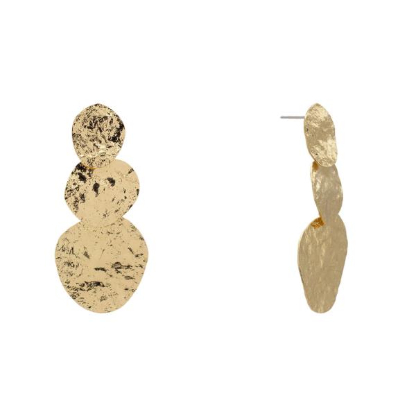 HAMMERED DISC LINEAR DANGLE EARRING