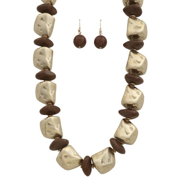 TWO TONE HAMMERED METAL AND DISC STATEMENT NECKLACE EARRING SET