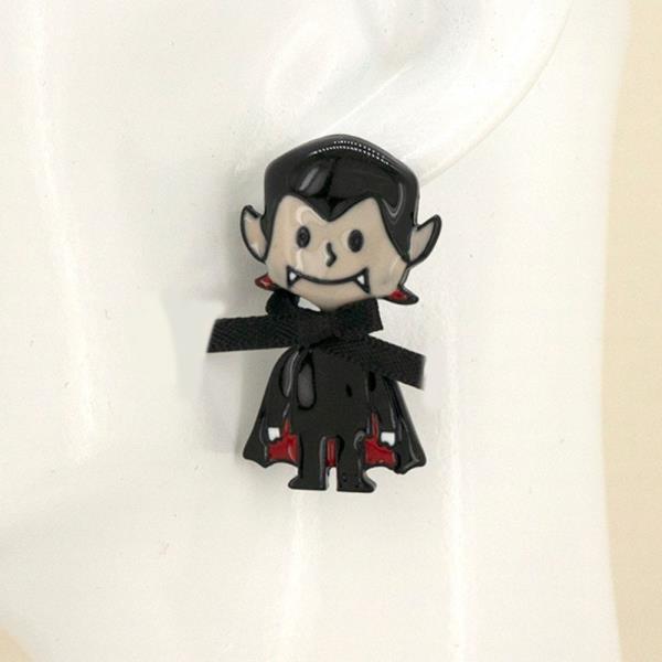 HALLOWEEN VAMPIRE DRACULA STUD EARRING