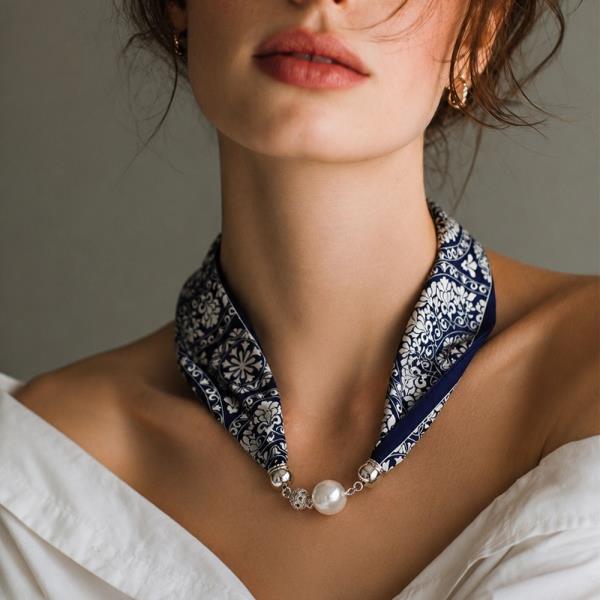 PRINT SCARF NECKLACE