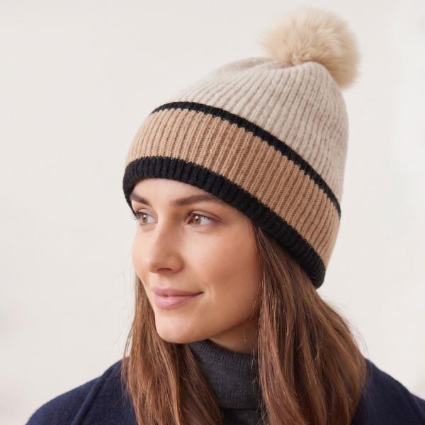 RIBBED TRI-COLOR FLEECED BEANIE WITH FAUX FUR POMPOM