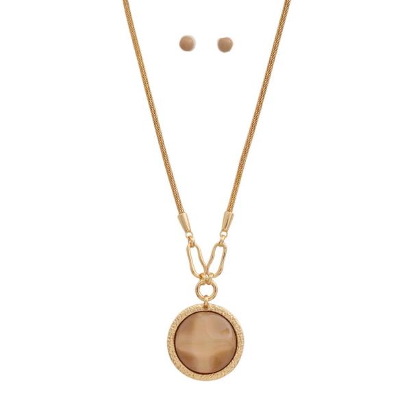 ROUND MARBLED MEDALLION PENDANT TEXTURED CHAIN NECKLACE