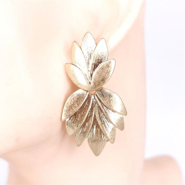 METAL LAYERED LEAF STATEMENT DROP EARRING