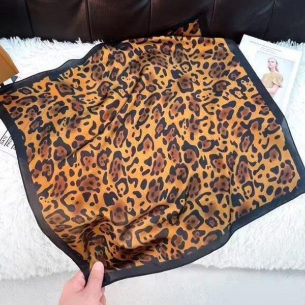 FALL PRINT SILKY BANDANA SQUARE NECK SCARF