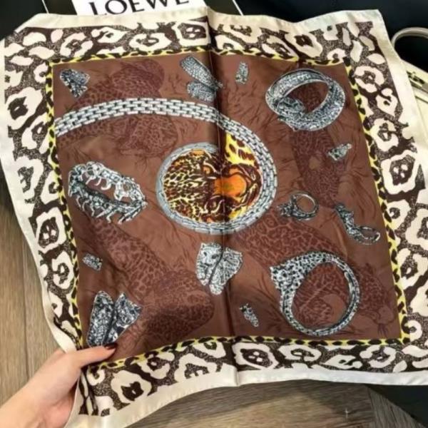 EQUESTRIAN PRINT SILKY BANDANA SQUARE NECK SCARF