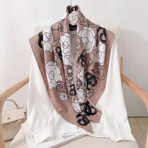 EQUESTRIAN PRINT SILKY BANDANA SQUARE NECK SCARF
