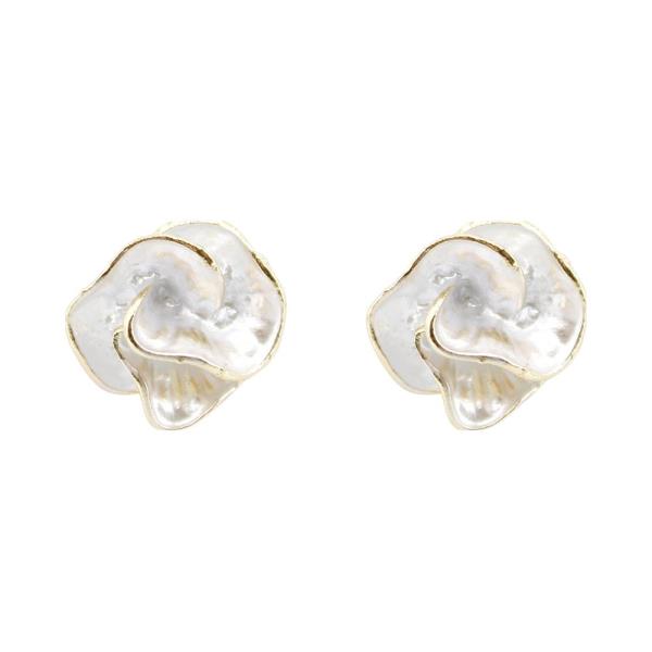 WHITE FLOWER POST EARRING