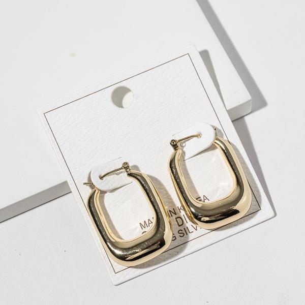 GOLD DIPPED METAL PUFFY RECTANGLE HOOP EARRING