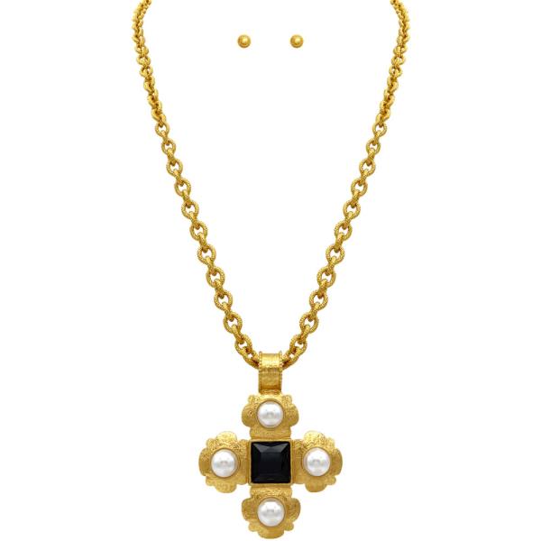 STATEMENT CROSS LONG NECKLACE